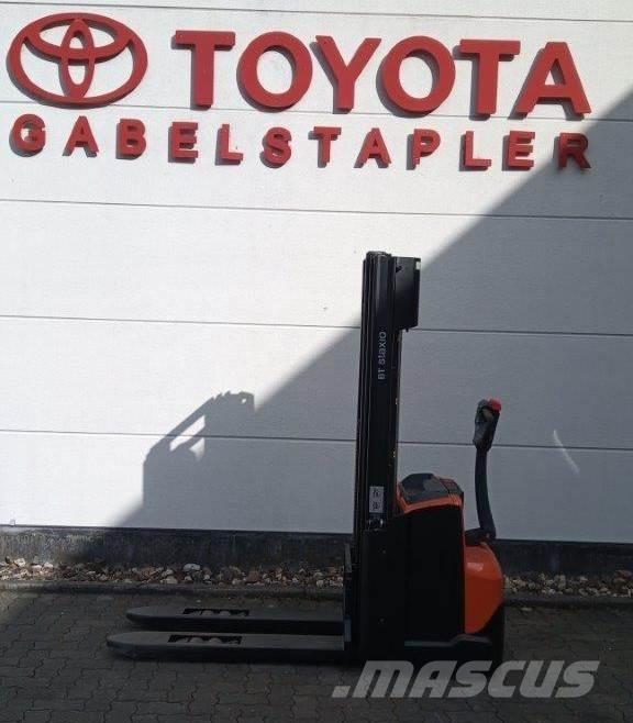 Toyota SWE120L Self Propelled Stackers