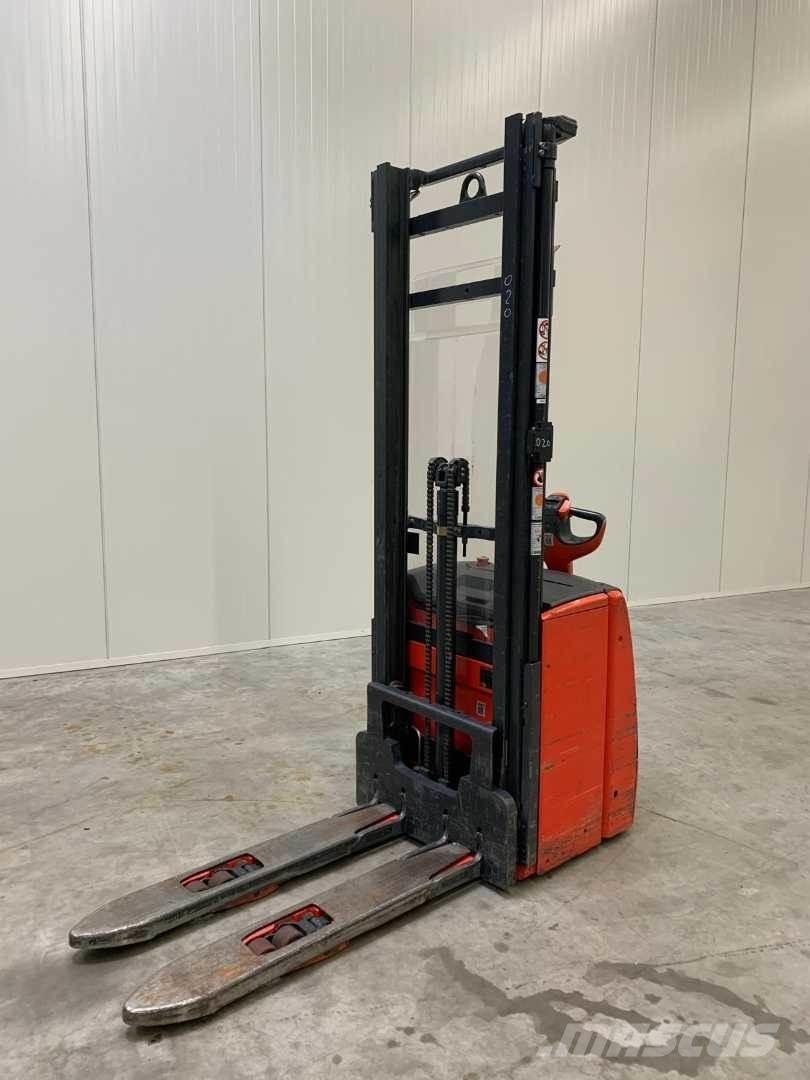 Linde L16I Self Propelled Stackers