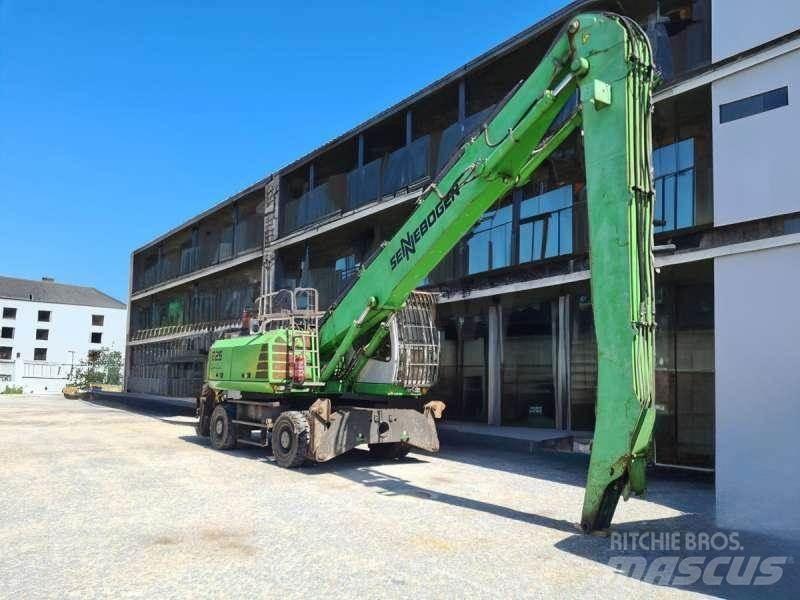 Sennebogen 825 Waste / Industry Handlers