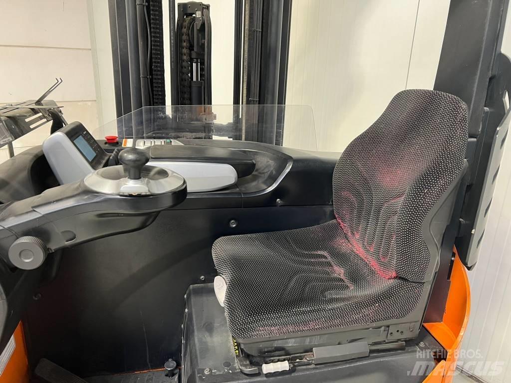 Doosan BR16JW-7 PLUS Reach trucks