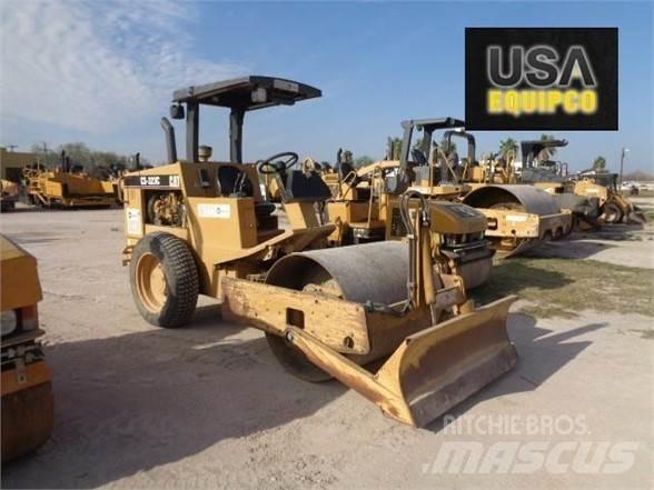 CAT CS-323C Single drum rollers