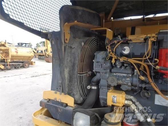 CAT PS-150C Pneumatic tired rollers