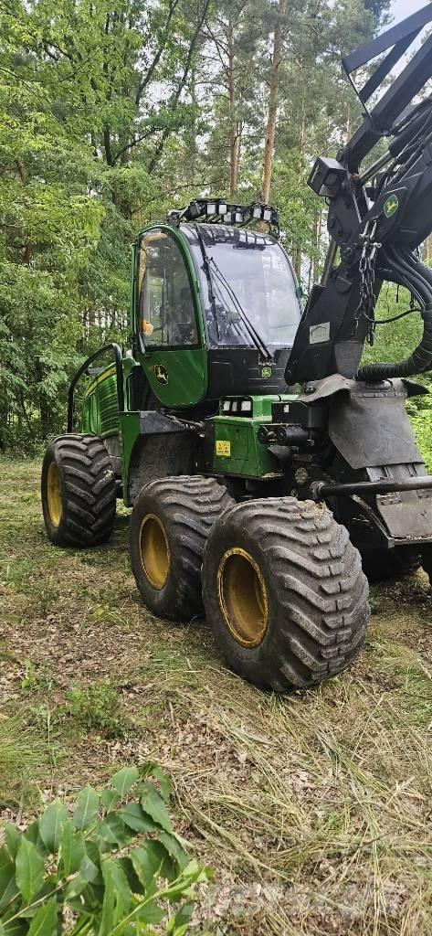 John Deere 1070e Harvesters