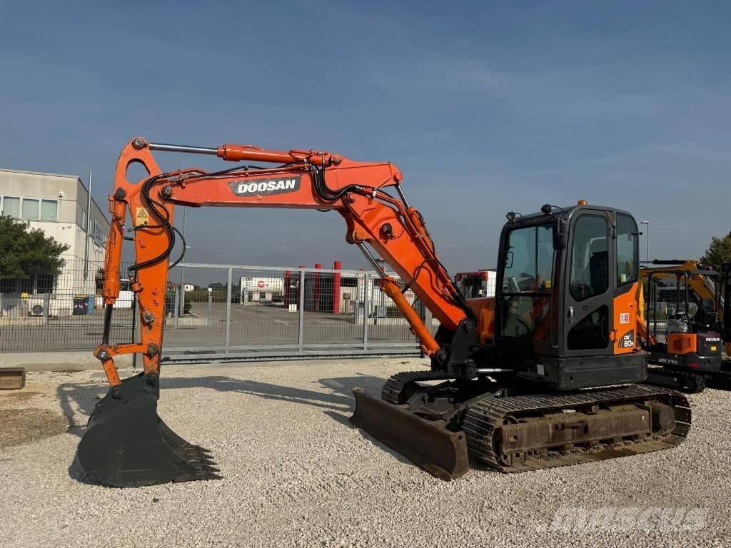 Doosan DX 80 R Mini excavators  7t - 12t