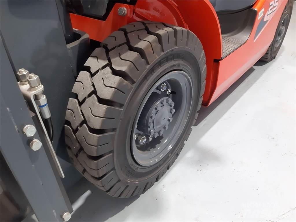 Heli CPCD25 XC26H Diesel Forklifts
