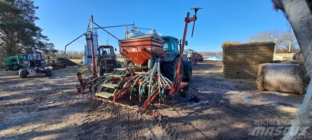 Kverneland Accord D Farm Drills