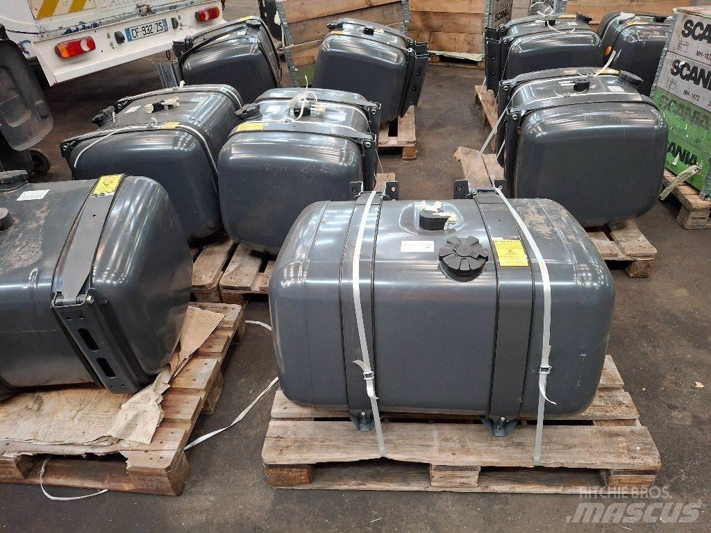 Mercedes-Benz 290L Fuel and additive tanks