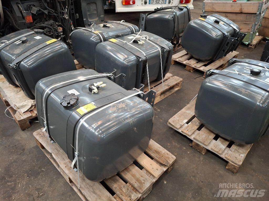 Mercedes-Benz 290L Fuel and additive tanks
