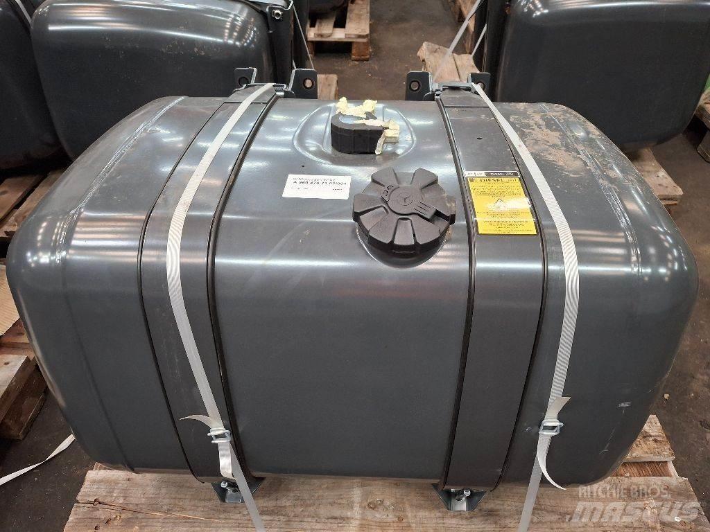 Mercedes-Benz 290L Fuel and additive tanks