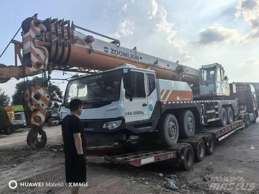 Zoomlion QY 55 V Mobile and all terrain cranes