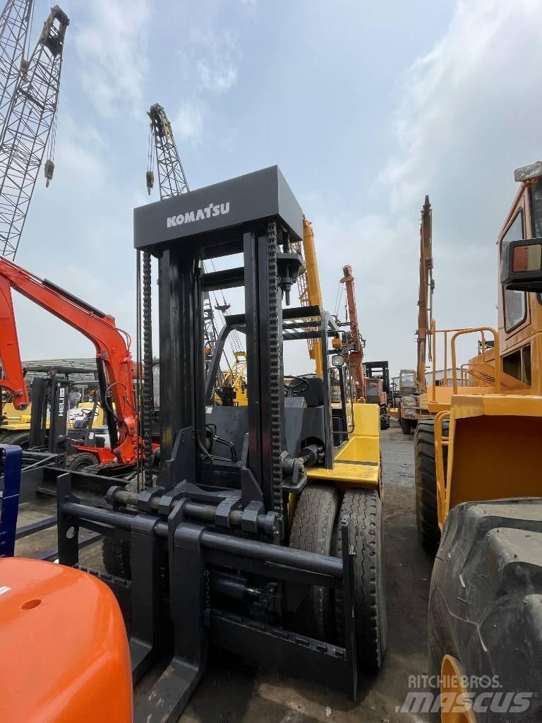 Komatsu 15 ton Diesel Forklifts