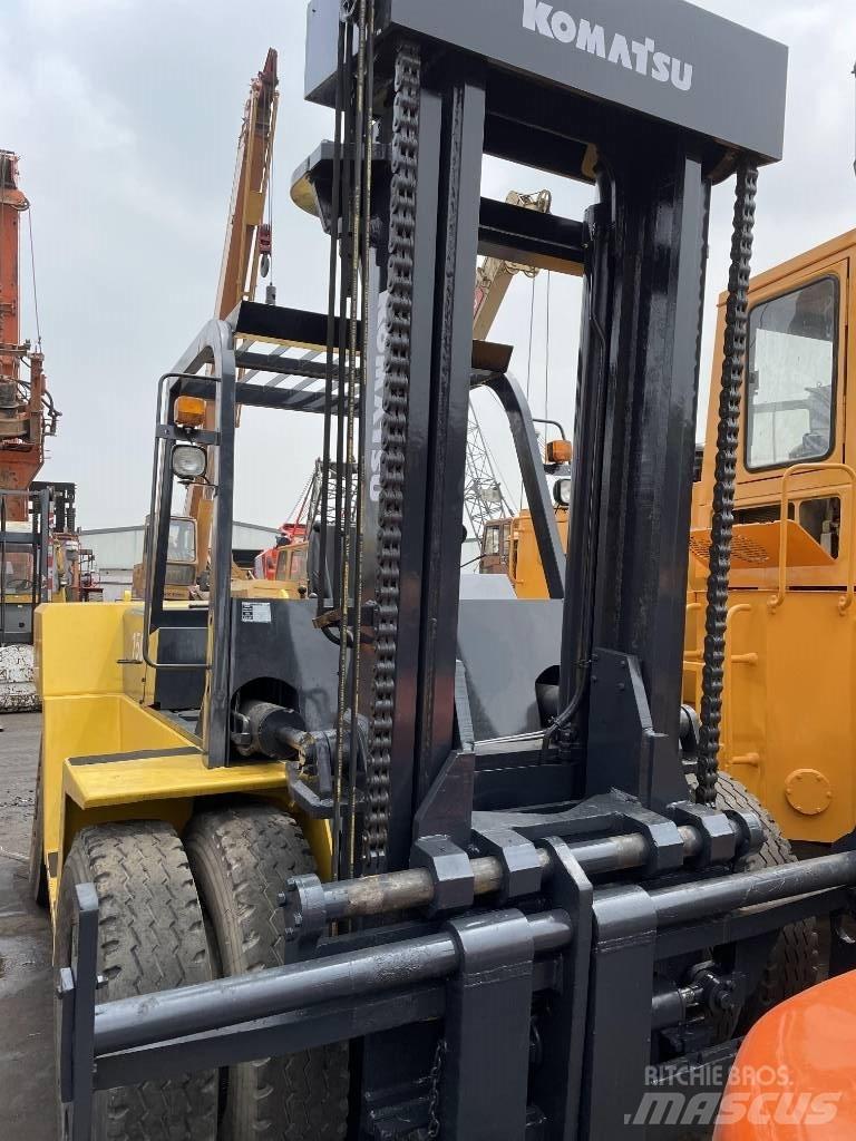 Komatsu 15 ton Diesel Forklifts