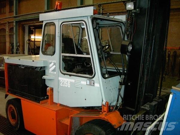 ABB AT 700 Electric Forklifts