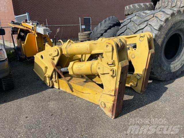 CAT D 8 R Ripper Other