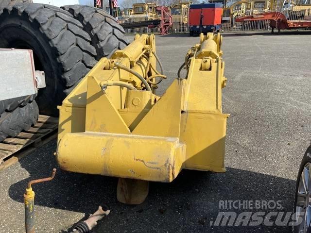 CAT D 8 R Ripper Other