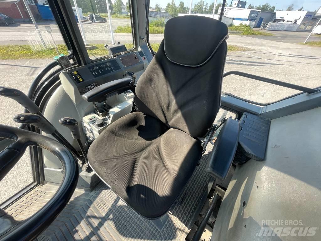 Valmet 6900 Tractors