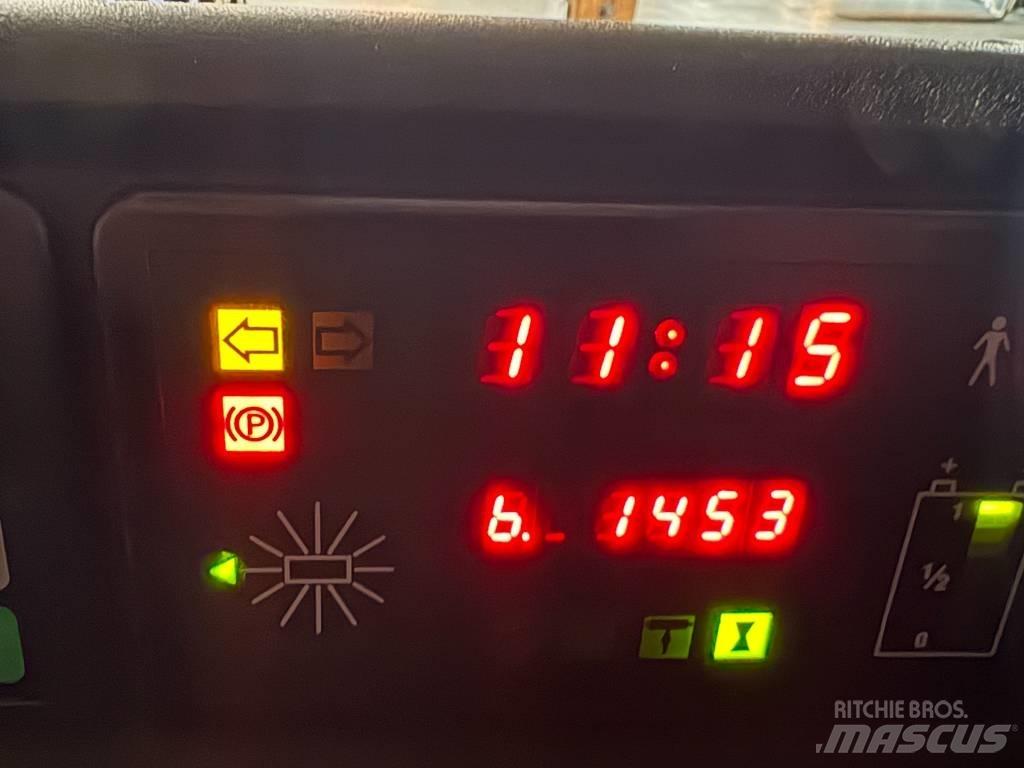 Toyota RRE 140 Reach trucks