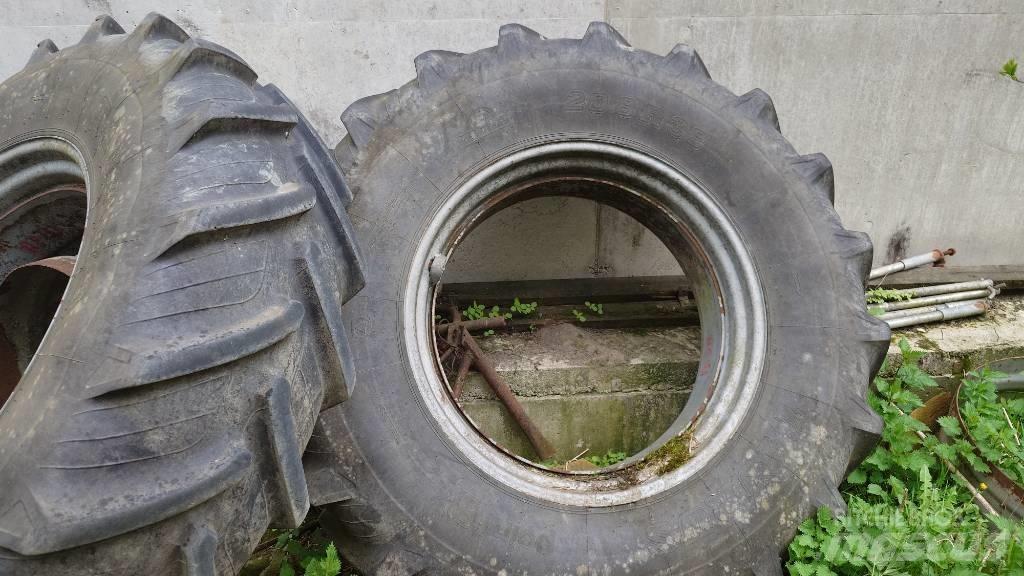 Taurus point 8 Tires, wheels and rims