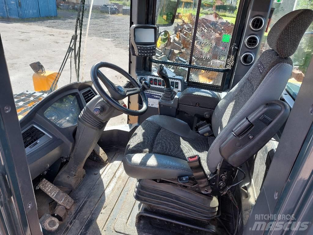 Hyundai HL 960 Wheel Loaders