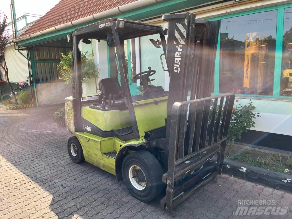 Clark CDP 25 V-4169 Diesel Forklifts