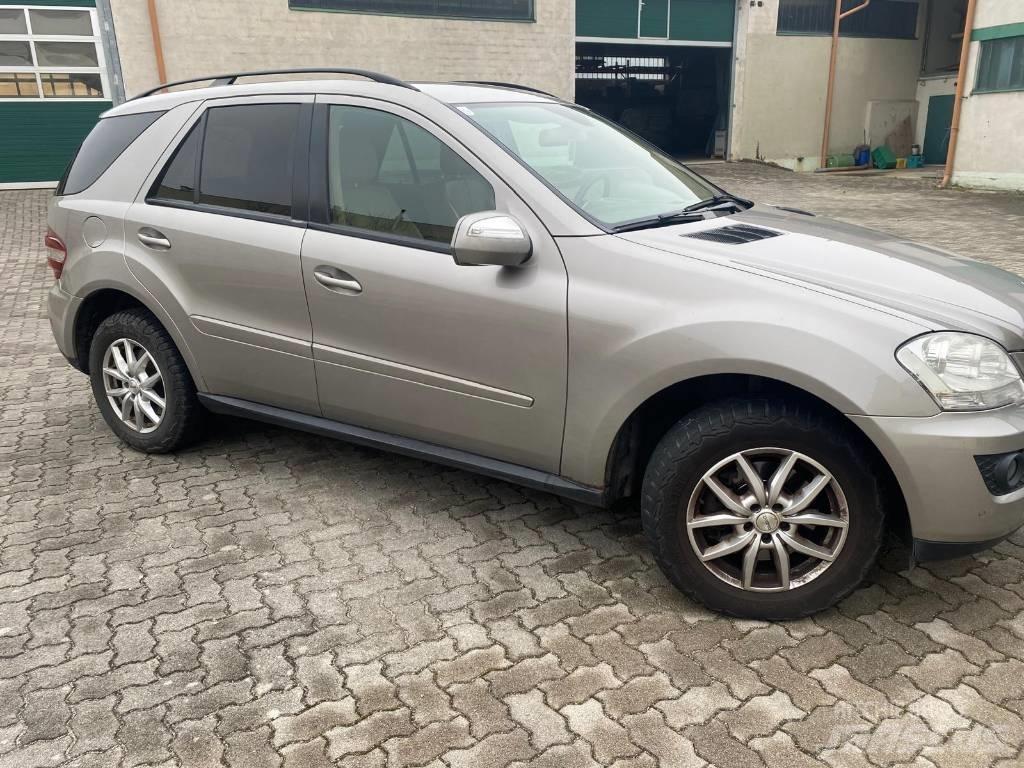 Mercedes-Benz ML 320 Automobiles / SUVS