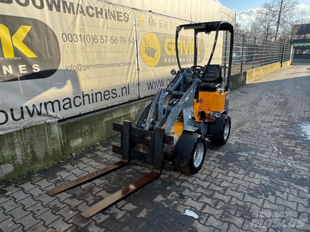 GiANT D 204 SW Mini Loader