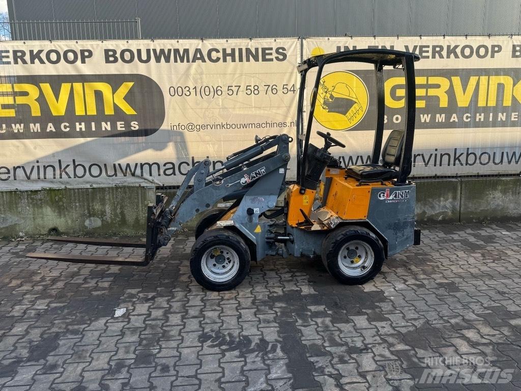 GiANT D 204 SW Mini Loader