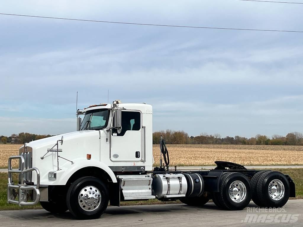Kenworth T800 Conventional Trucks / Tractor Trucks