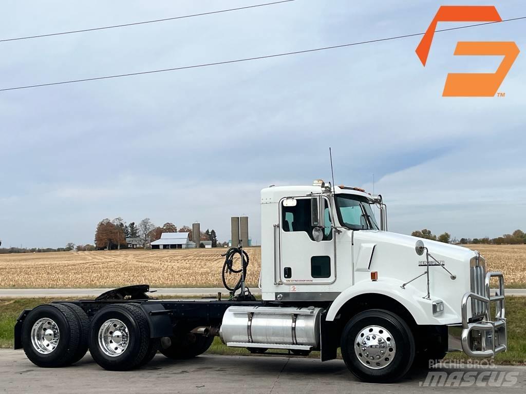 Kenworth T800 Conventional Trucks / Tractor Trucks