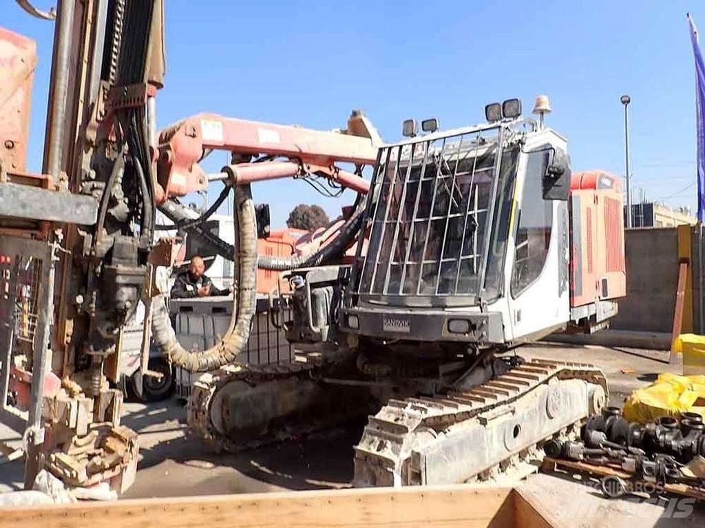 Sandvik DX800 Surface drill rigs