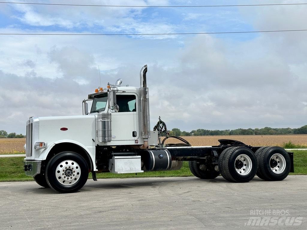 Peterbilt 388 Conventional Trucks / Tractor Trucks