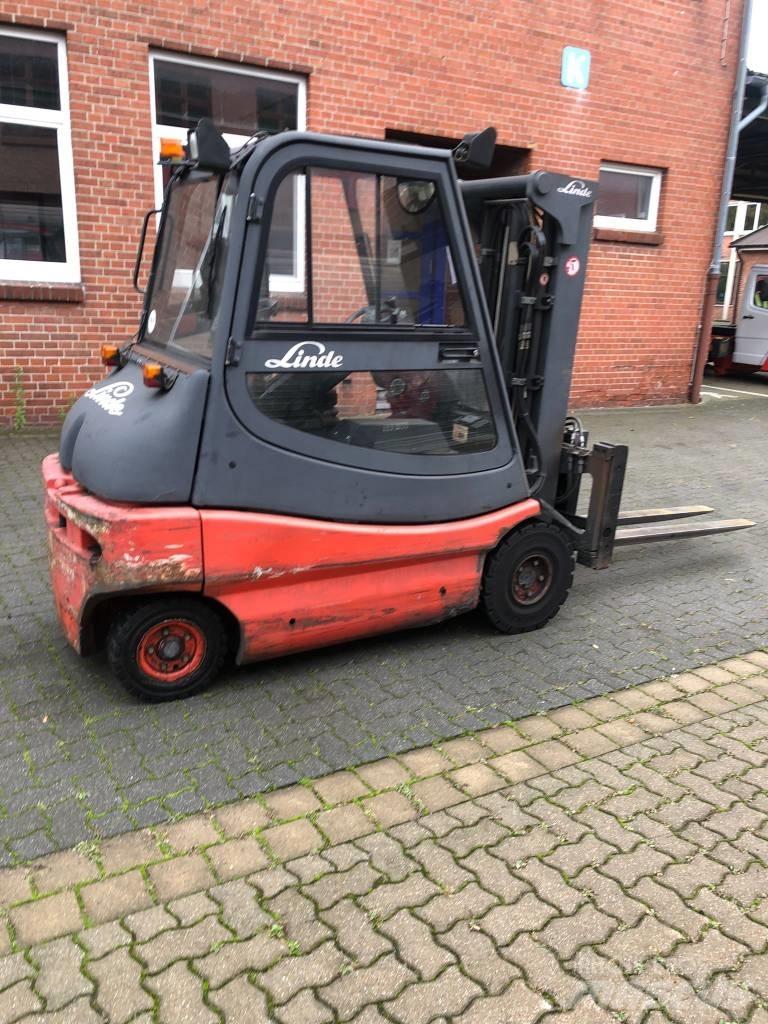 Linde E 30 Electric Forklifts
