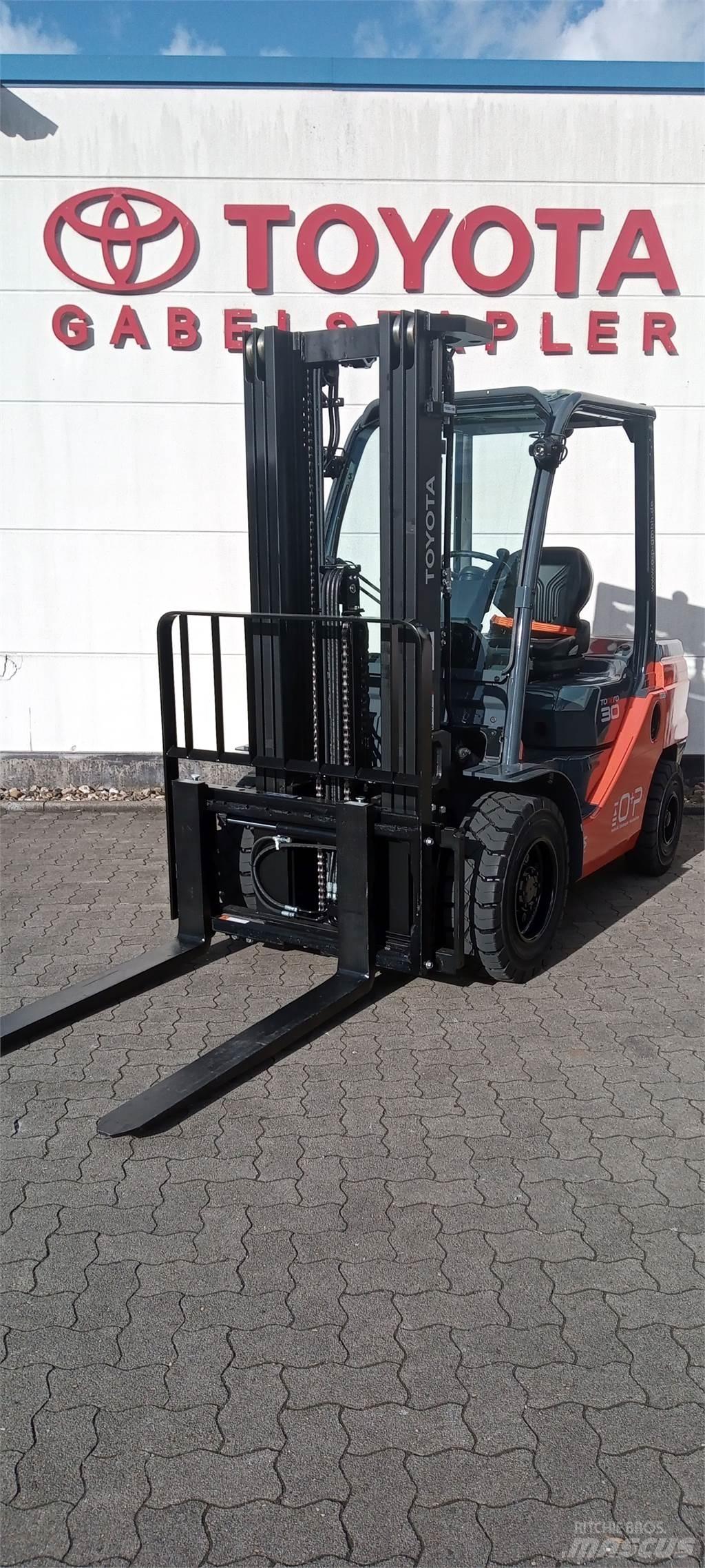 Toyota 52-8FDF30 Diesel Forklifts