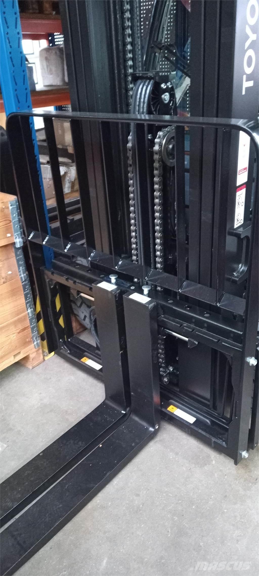 Toyota 52-8FDF30 Diesel Forklifts