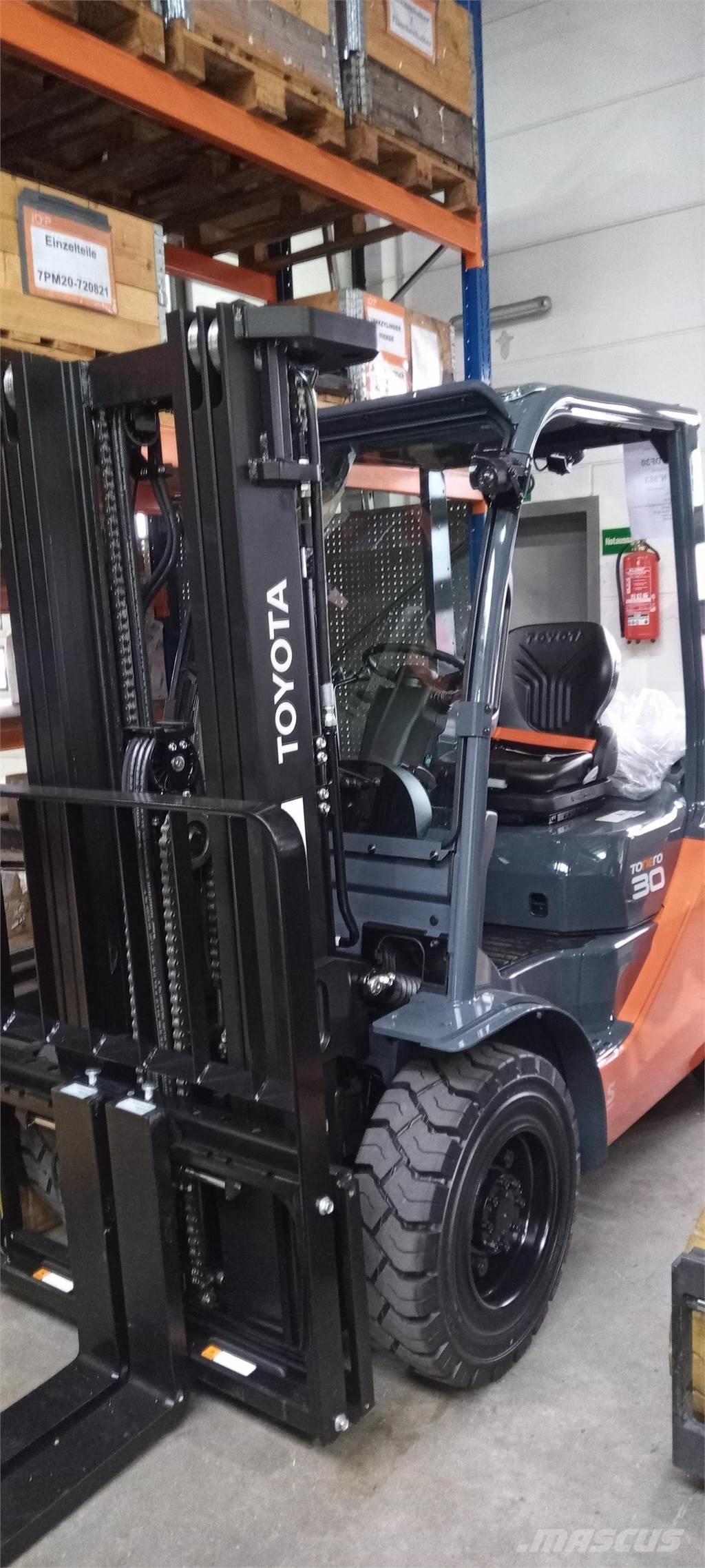 Toyota 52-8FDF30 Diesel Forklifts