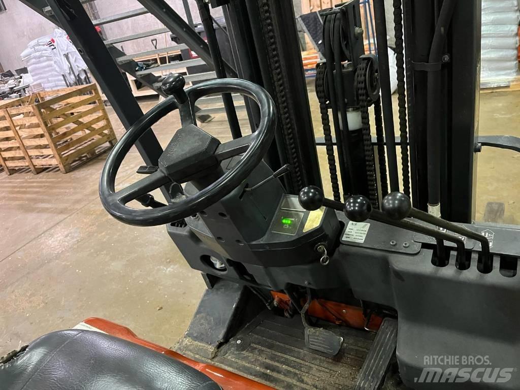 Nissan HP18 Electric Forklifts