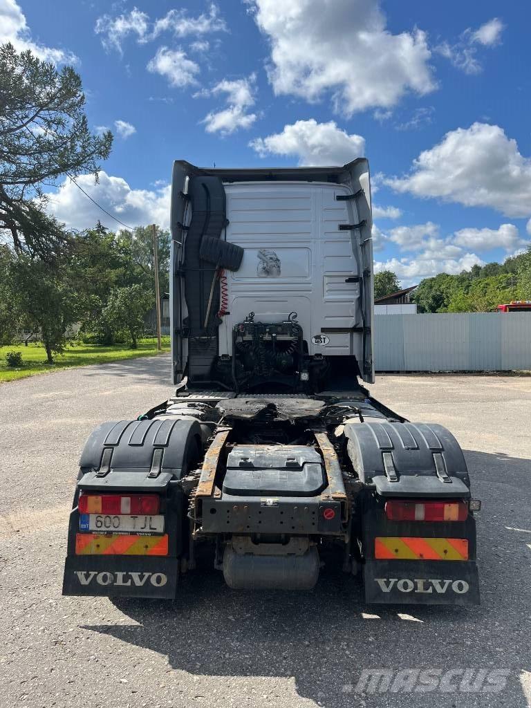 Volvo FH 12 Conventional Trucks / Tractor Trucks