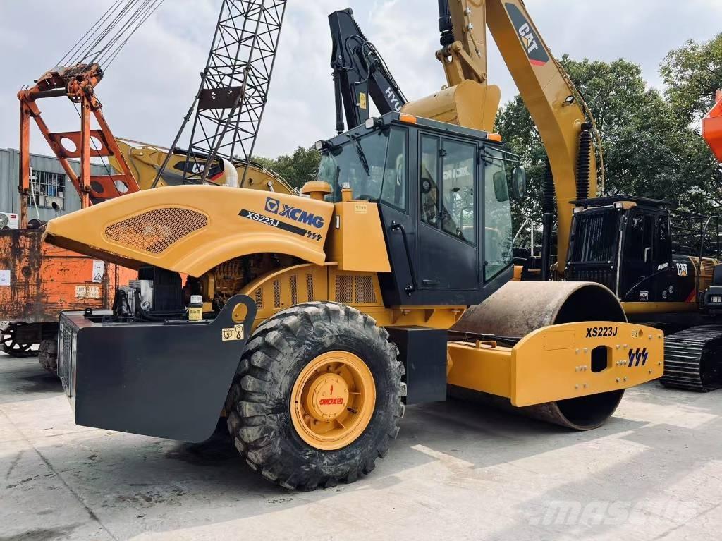XCMG XS 223 J Single drum rollers