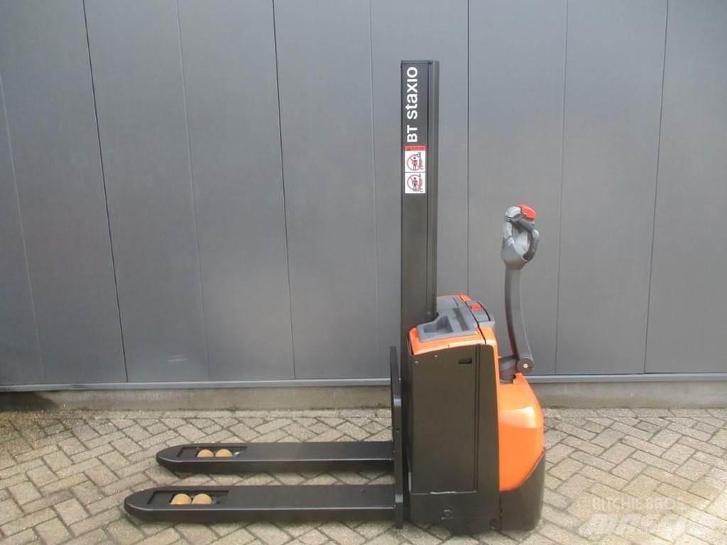 BT SWE 080L Pedestrian stacker