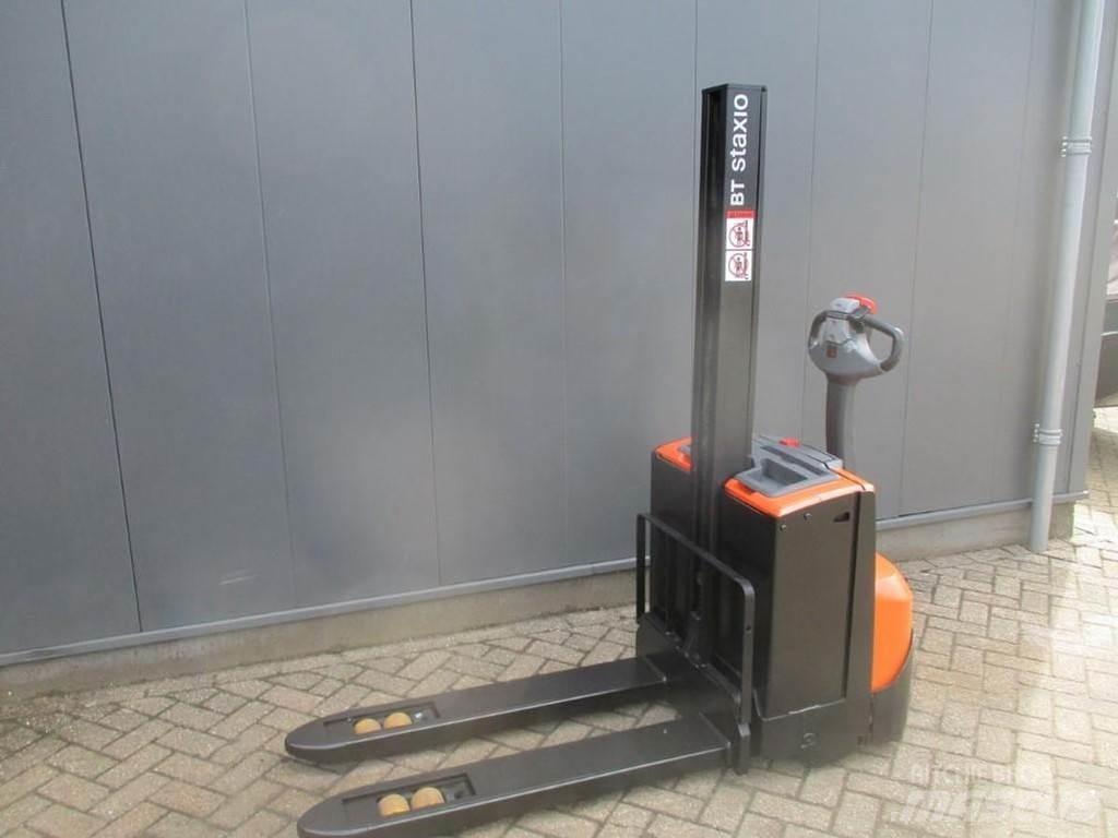 BT SWE 080L Pedestrian stacker