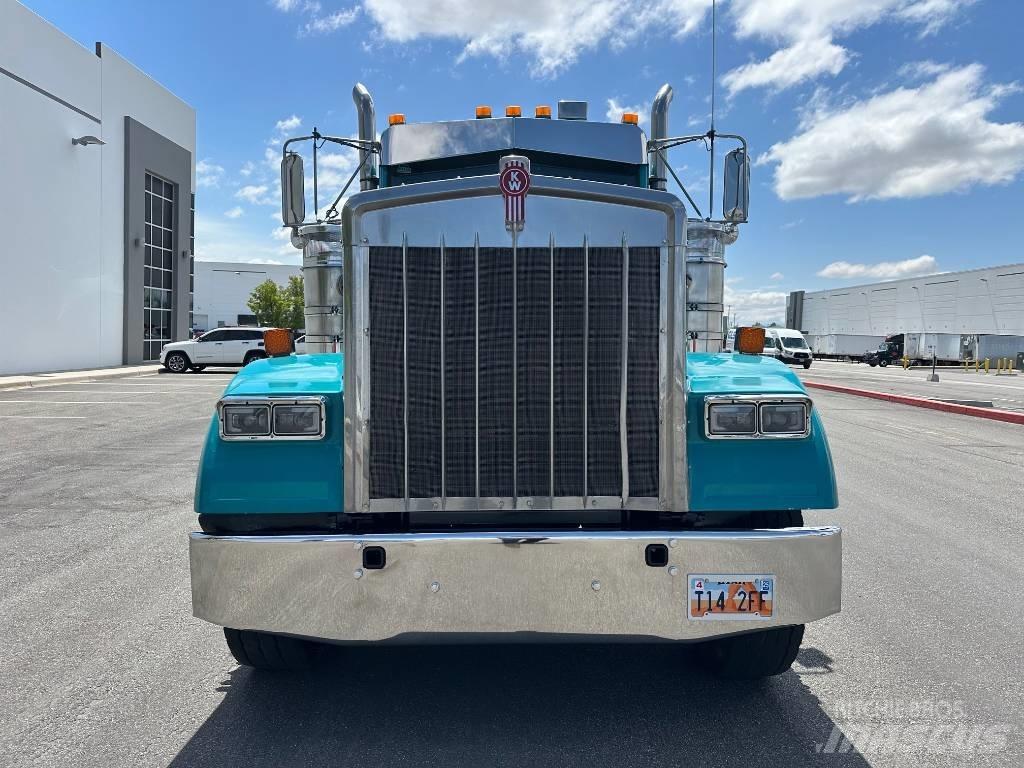 Kenworth W 900 Conventional Trucks / Tractor Trucks