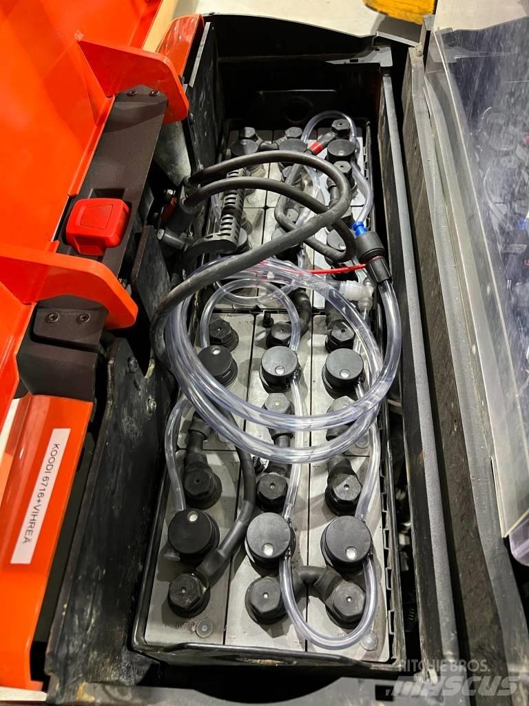 BT SWE 120 L Pedestrian stacker
