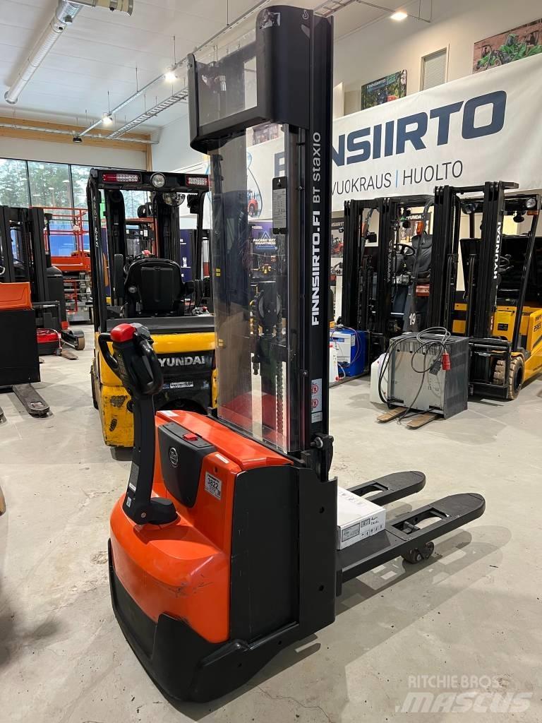 BT SWE 120 L Pedestrian stacker