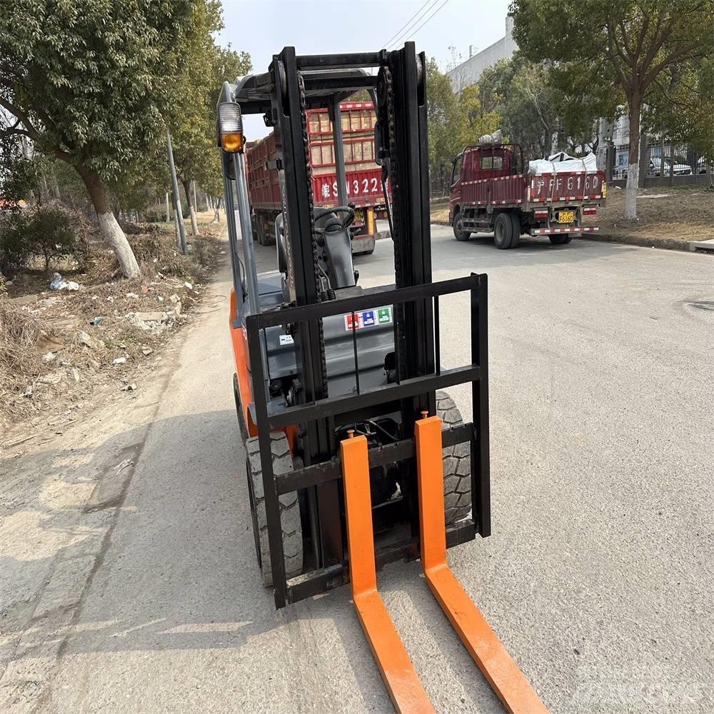 Toyota 8 FDK 30 Diesel Forklifts