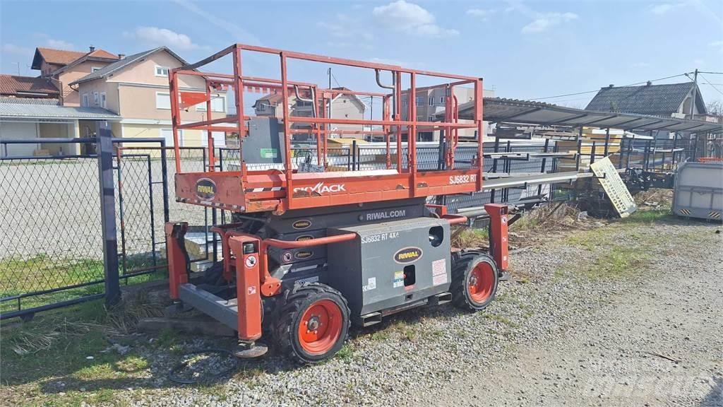 SkyJack SJ6832RTE Scissor Lifts