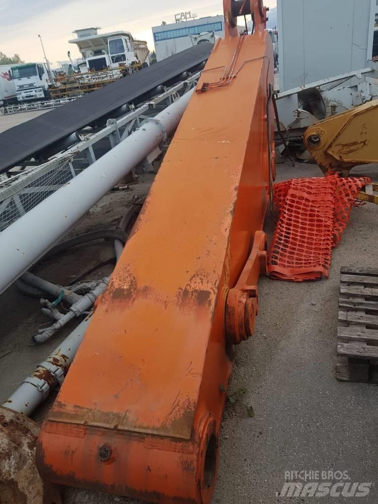 Hitachi EX700 Booms and dippers
