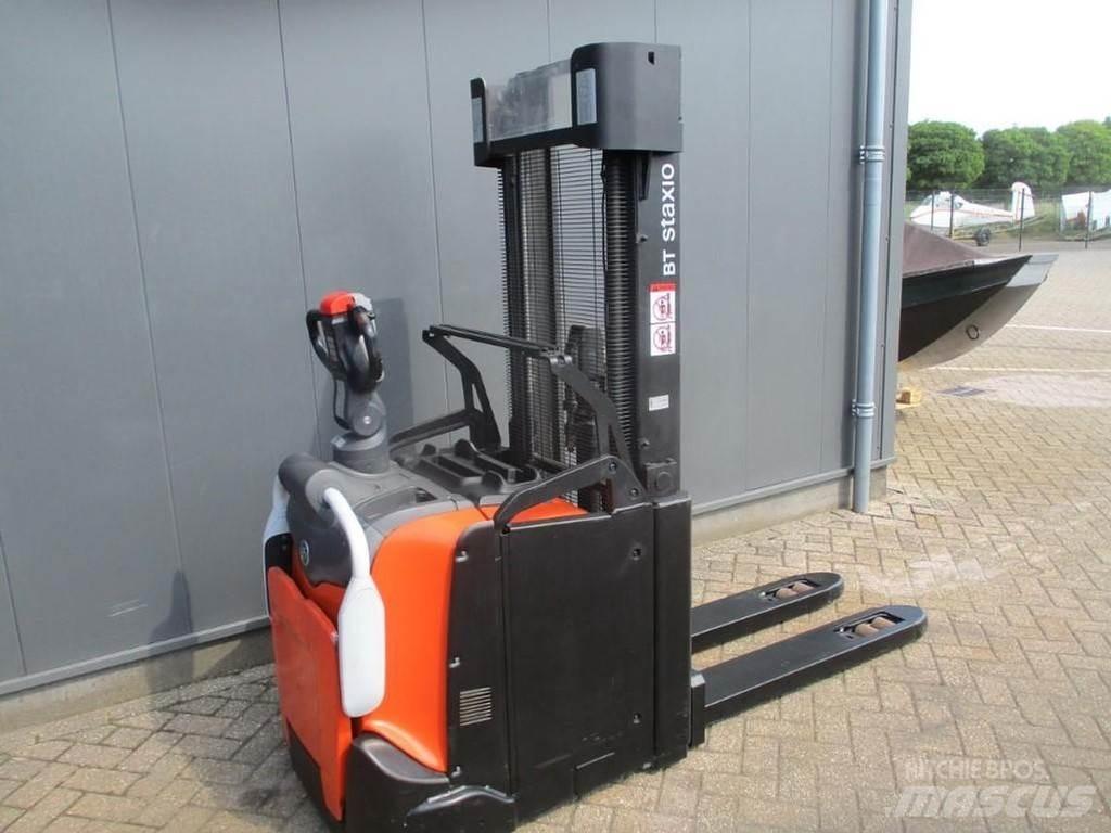 BT SPE 200L Pedestrian stacker