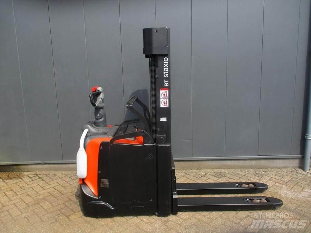 BT SPE 200L Pedestrian stacker