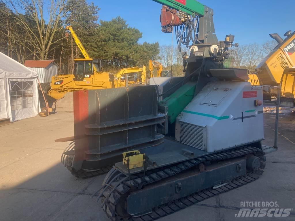  Handytrack Telescopic Handlers