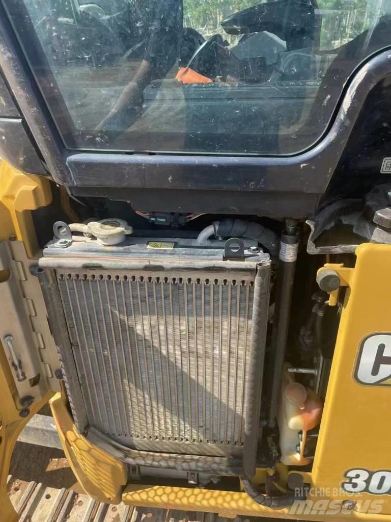 CAT 302 Mini Excavators <7t (Mini Diggers)
